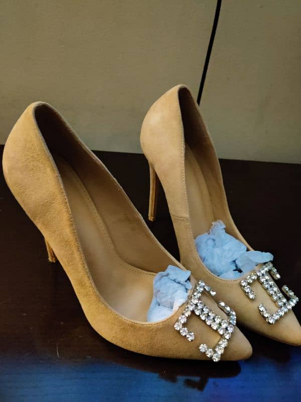 Size 39 Heels brand Almas 2500 each 4