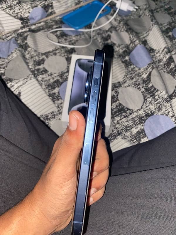 Iphone 15 pro max 256 gb non pta Blue Titanium 4