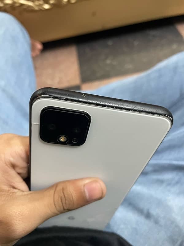 pixel 4XL Back Breaked 1