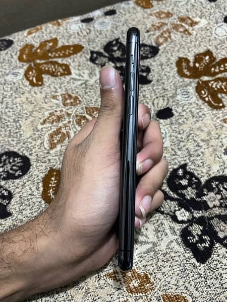 I phone 11 pro 256gb pta approved 10