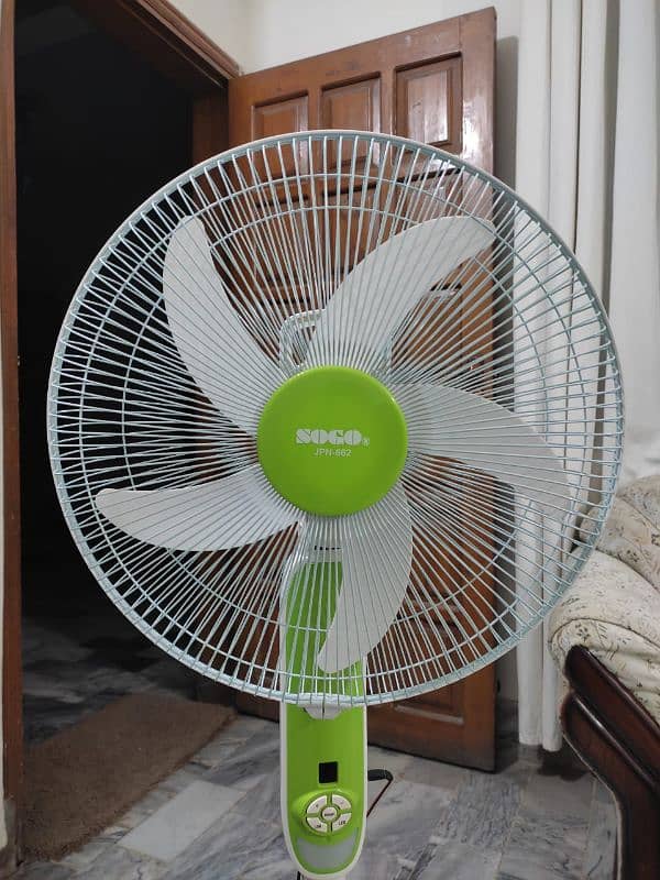 Sogo JPN 12volt fan with battery and charger 3