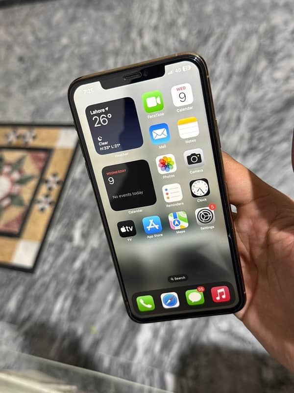 IPHONE 11 PRO MAX 256GB FACTORY UNLOCKED 5