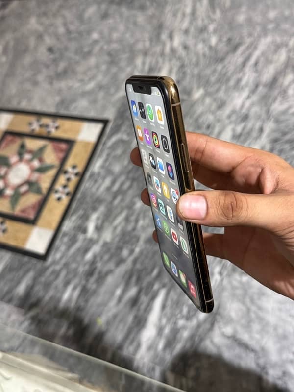 IPHONE 11 PRO MAX 256GB FACTORY UNLOCKED 6