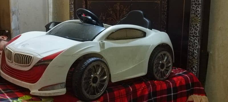 Seatting car for kids  and remote car 3