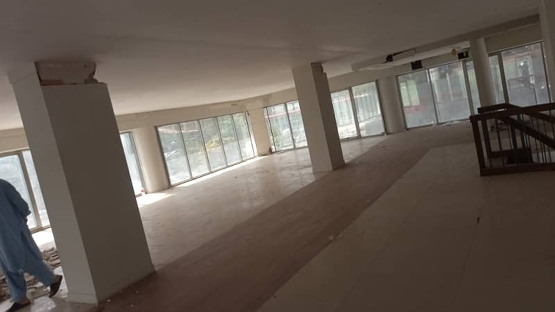 Blue area office 6000 square feet jinnah avenue for Rent 2