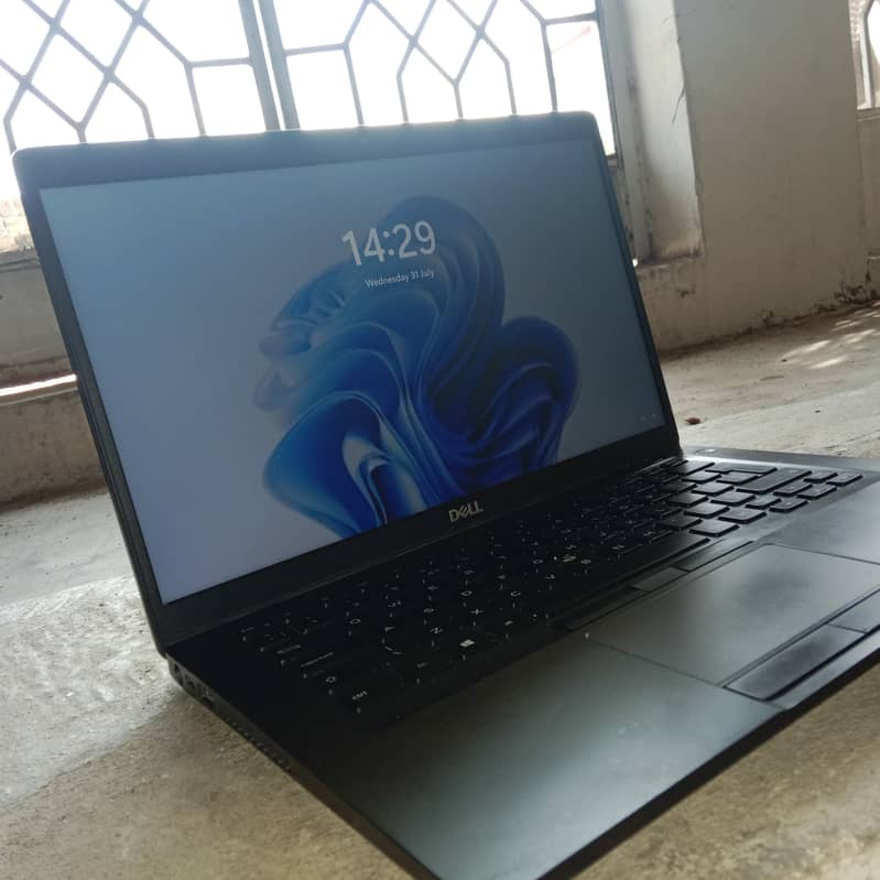 DELL LAPTOP FOR SELL LATITUDE 5400 8GB/256GB 6