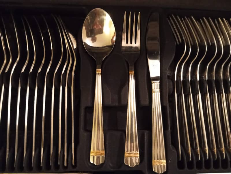 Urgent sale SOLINGEN GERMANY 72 PCS STAINLESS 18/10 CUTLERY SET 4