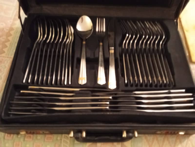 Urgent sale SOLINGEN GERMANY 72 PCS STAINLESS 18/10 CUTLERY SET 8