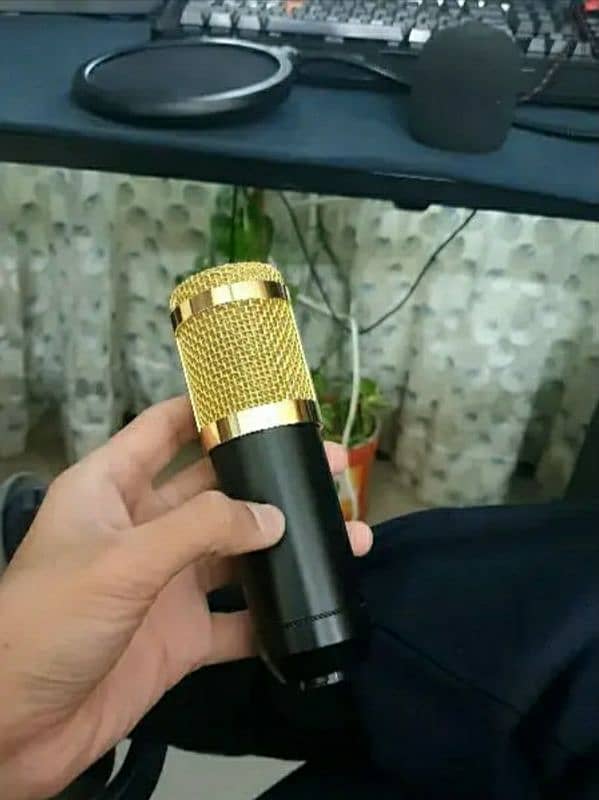 mic with table stand 3