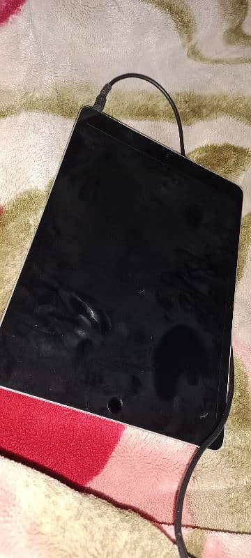 Ipad 9 generation 256 GB with original charger 10