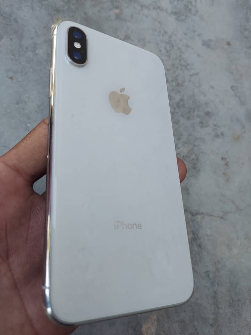 Apple  IPhone X 64GB. 9.5by10 100% Water Pack Only Phone 10