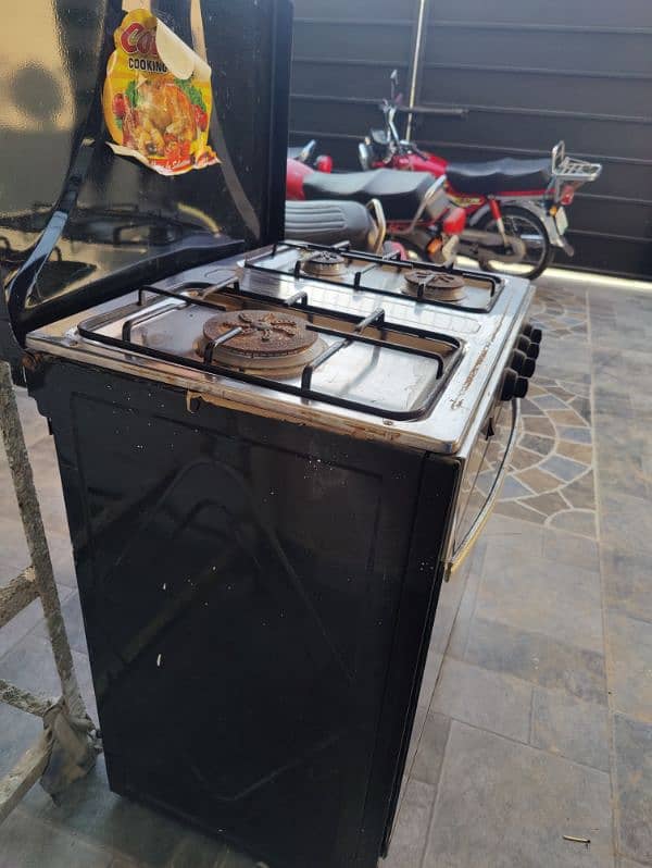 3 burner cooking range (Corana C47) 1