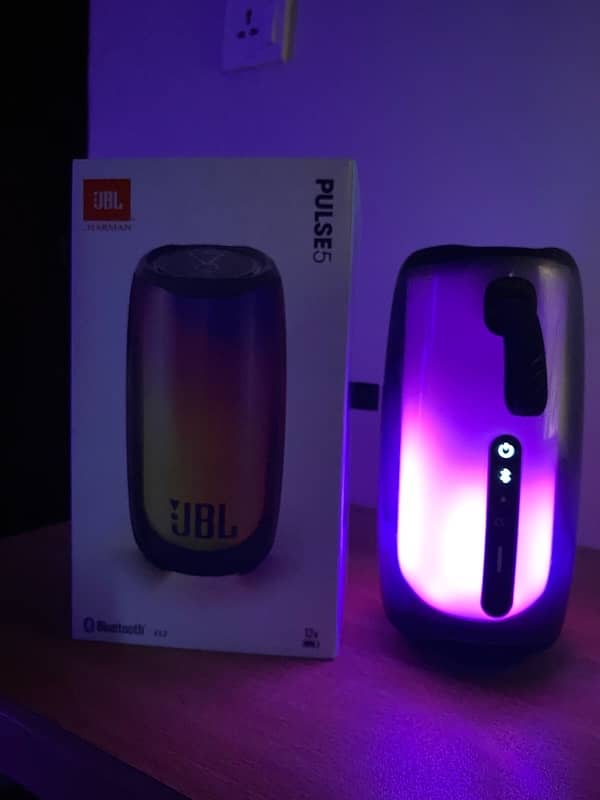 JBL Pulse 5 – Vibrant LED Display & 360° Immersive Audio 4