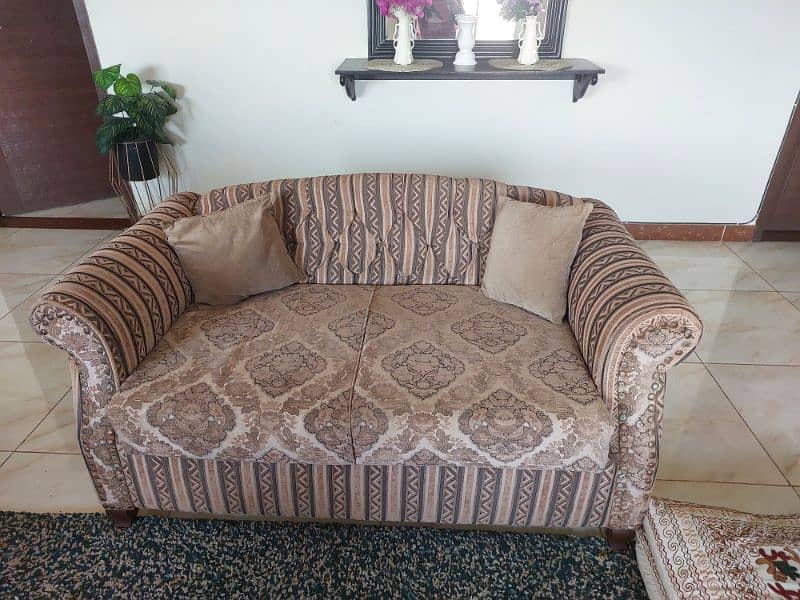 seven seater sofa for sale in avery good condition 3