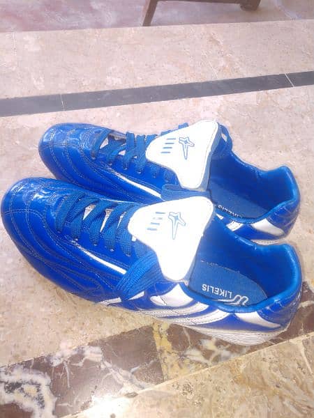 football shoes condition 10/10 4