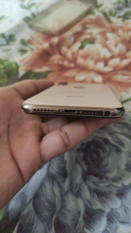 iPhone xs Max 256GB Gold 9