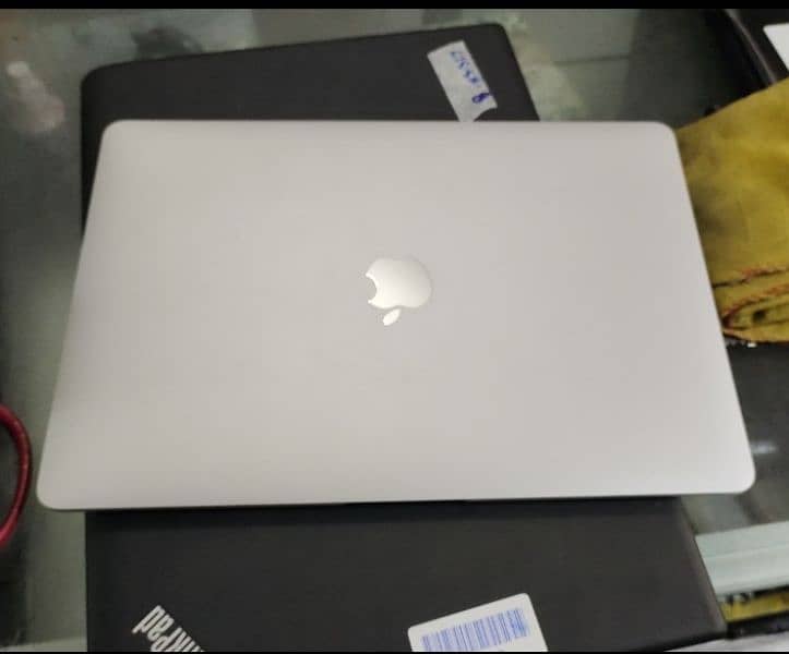 MacBook air A2337 0