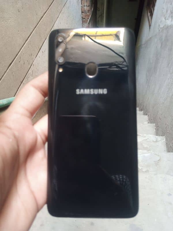 Samsung A20s good working Sara Saman Sath hai charger Nahin hai bus 2