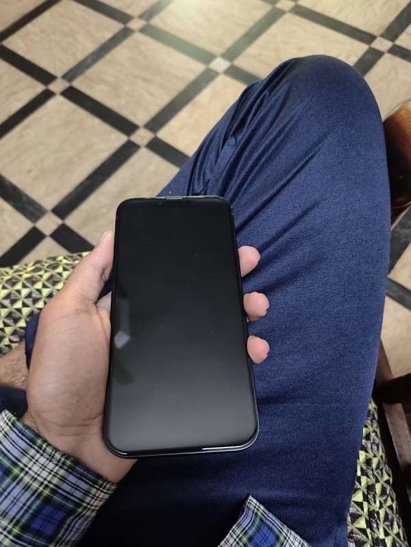 iphone 14 plus | 4 months simtime | 94 BH 3