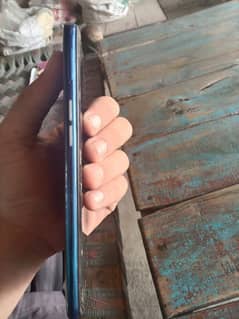 realme 3 4/64 8/10 condition