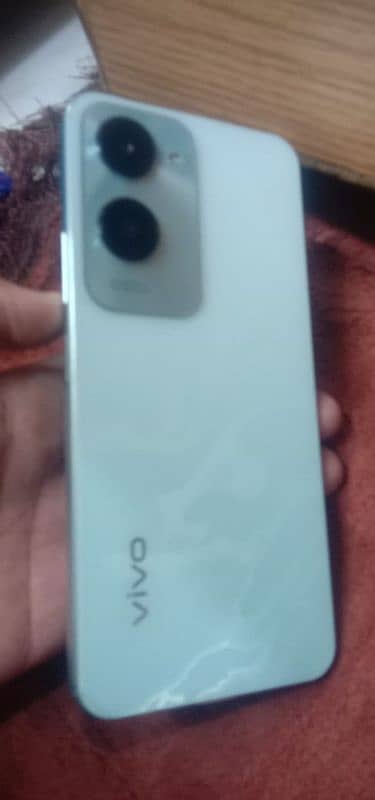 Vivo y18 6 / 128gb ram 10 month warranty with box and charger 2