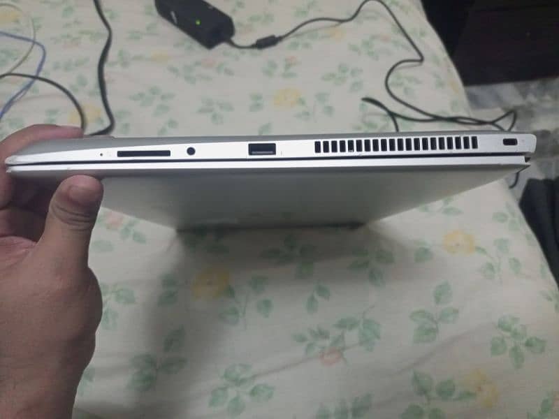 HP Laptop, in Good Condition, with lowest price 4