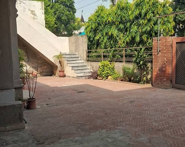 Stunning 1 Kanal House In Main Canal Bank Road Available 2