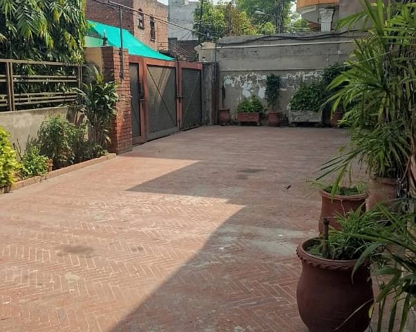 Stunning 1 Kanal House In Main Canal Bank Road Available 18