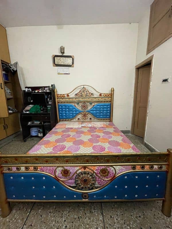 iron bed in new condition 1