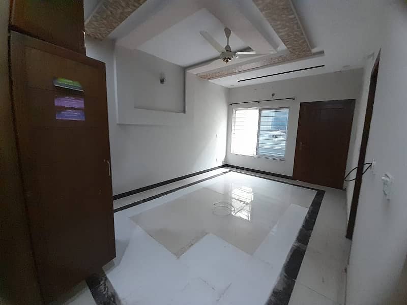 7 Marla Triple Story House For Rent In G-13 isalambad 5