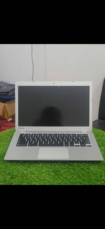 Wholesale laptops and chromebook available. limited stock cod hai. 2