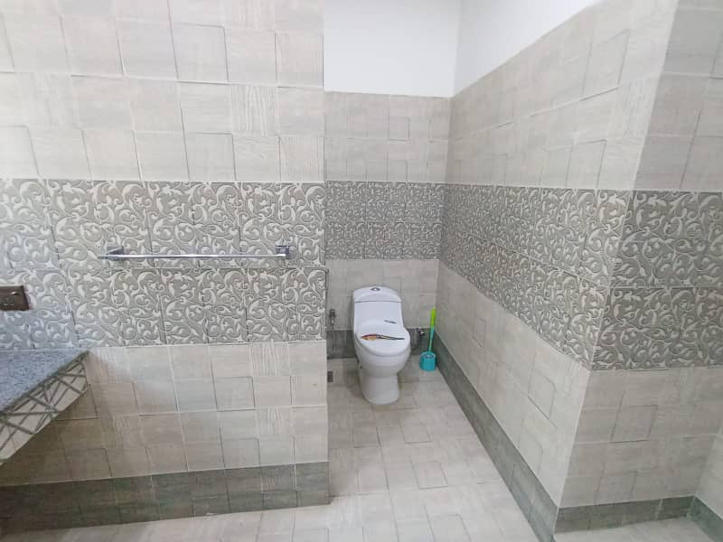 1 KANAL UPPER PORTION FOR RENT 55000 BLOCK D KHAYBAN E AMIN 5