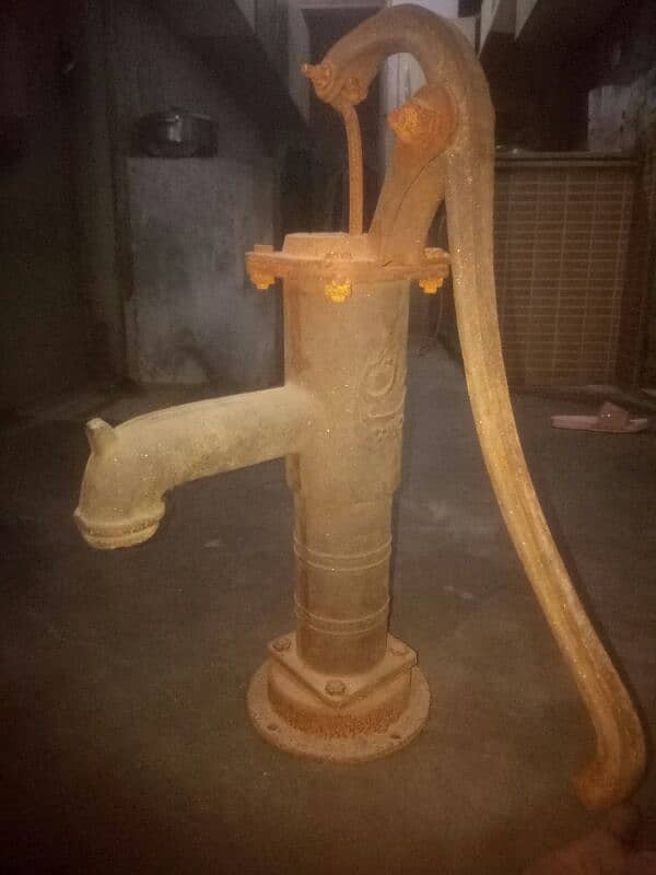 Hand pump for sale 0