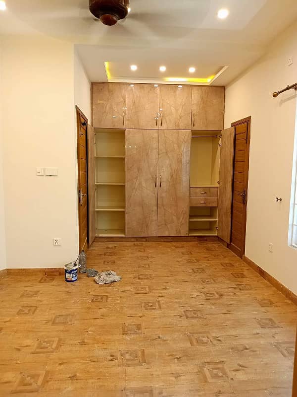 14 Marla Upper Portion For rent in G-13 islambad 2