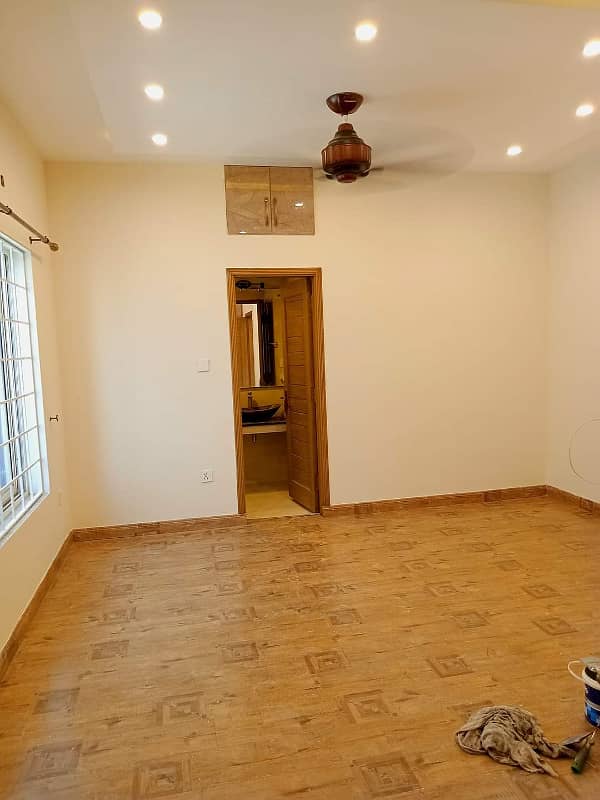 14 Marla Upper Portion For rent in G-13 islambad 6