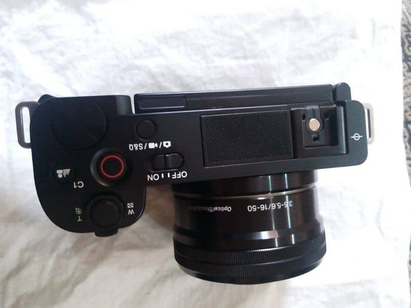 Sony ZV-E10 with Lens 16-50mm  with extra battery, 64GB Memory Card 1