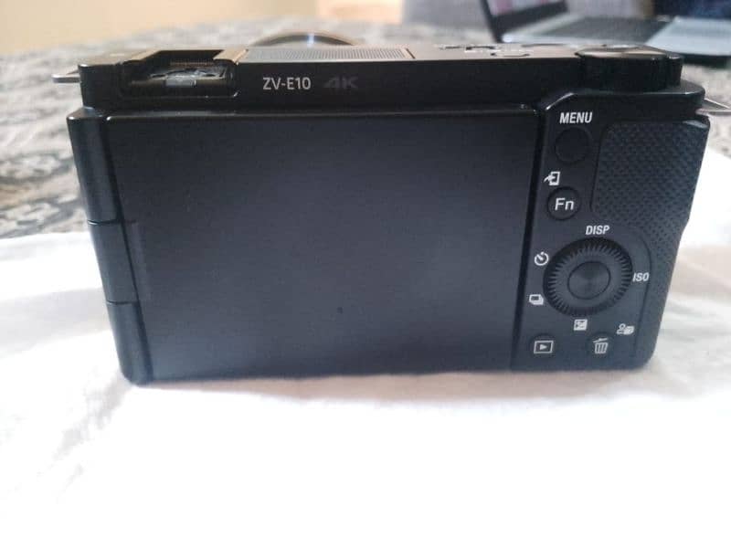 Sony ZV-E10 with Lens 16-50mm  with extra battery, 64GB Memory Card 2