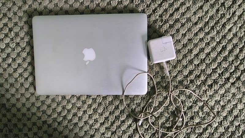 MacBook Air with Graphic card, 10/10 condition, sell urgently. 0