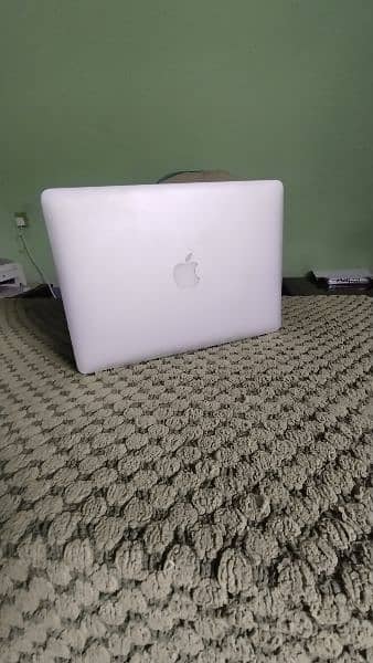 MacBook Air with Graphic card, 10/10 condition, sell urgently. 1