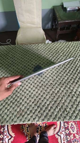 MacBook Air with Graphic card, 10/10 condition, sell urgently. 5