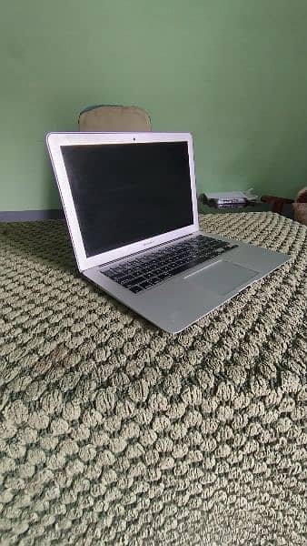 MacBook Air with Graphic card, 10/10 condition, sell urgently. 6