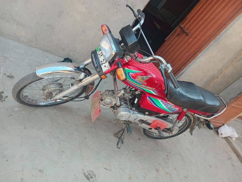 bike 10/10 ha ksi ksm ka koi nuqas ni ha 2017 model  ha 1