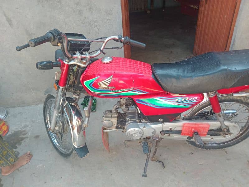 bike 10/10 ha ksi ksm ka koi nuqas ni ha 2017 model  ha 3