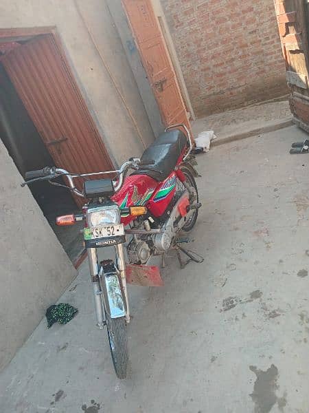 bike 10/10 ha ksi ksm ka koi nuqas ni ha 2017 model  ha 4