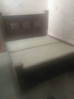 bare size bed and dreesing table 0