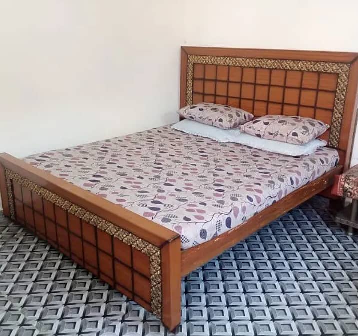 beautiful king size bed without matress 1