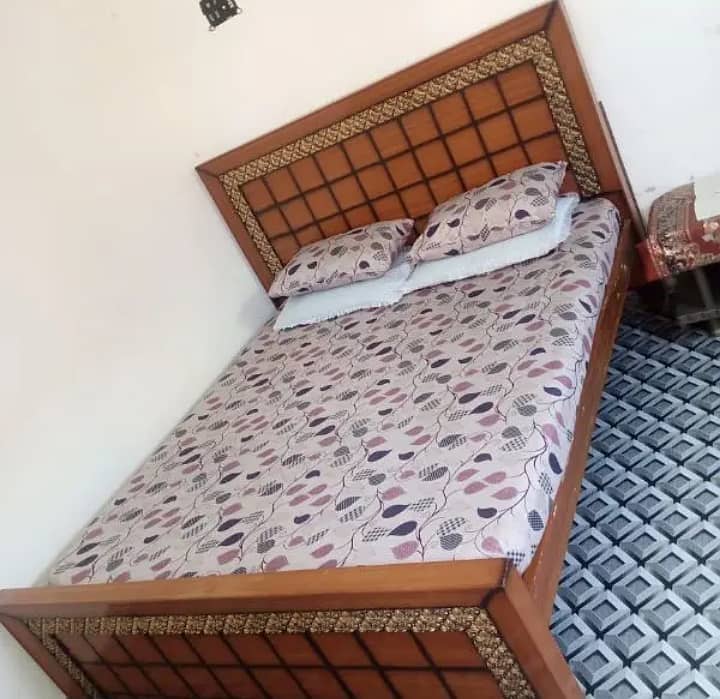 beautiful king size bed without matress 2