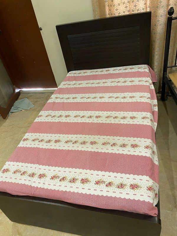 3.5 x 6 ft single bed with mattress 4