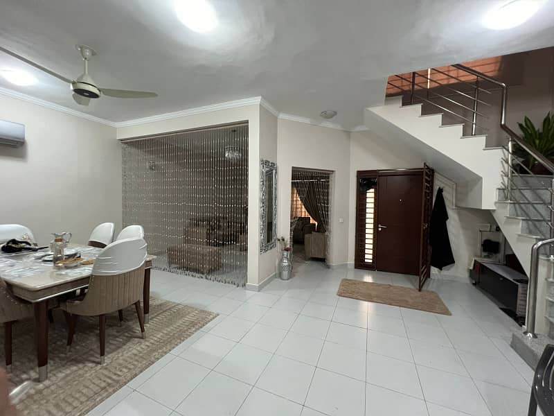 Pricenct:31 Vila available on Rent 03010885356 9