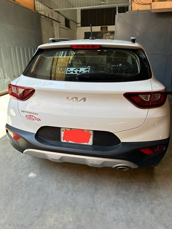 KIA STONIC 2024 (Showroom condition) 2